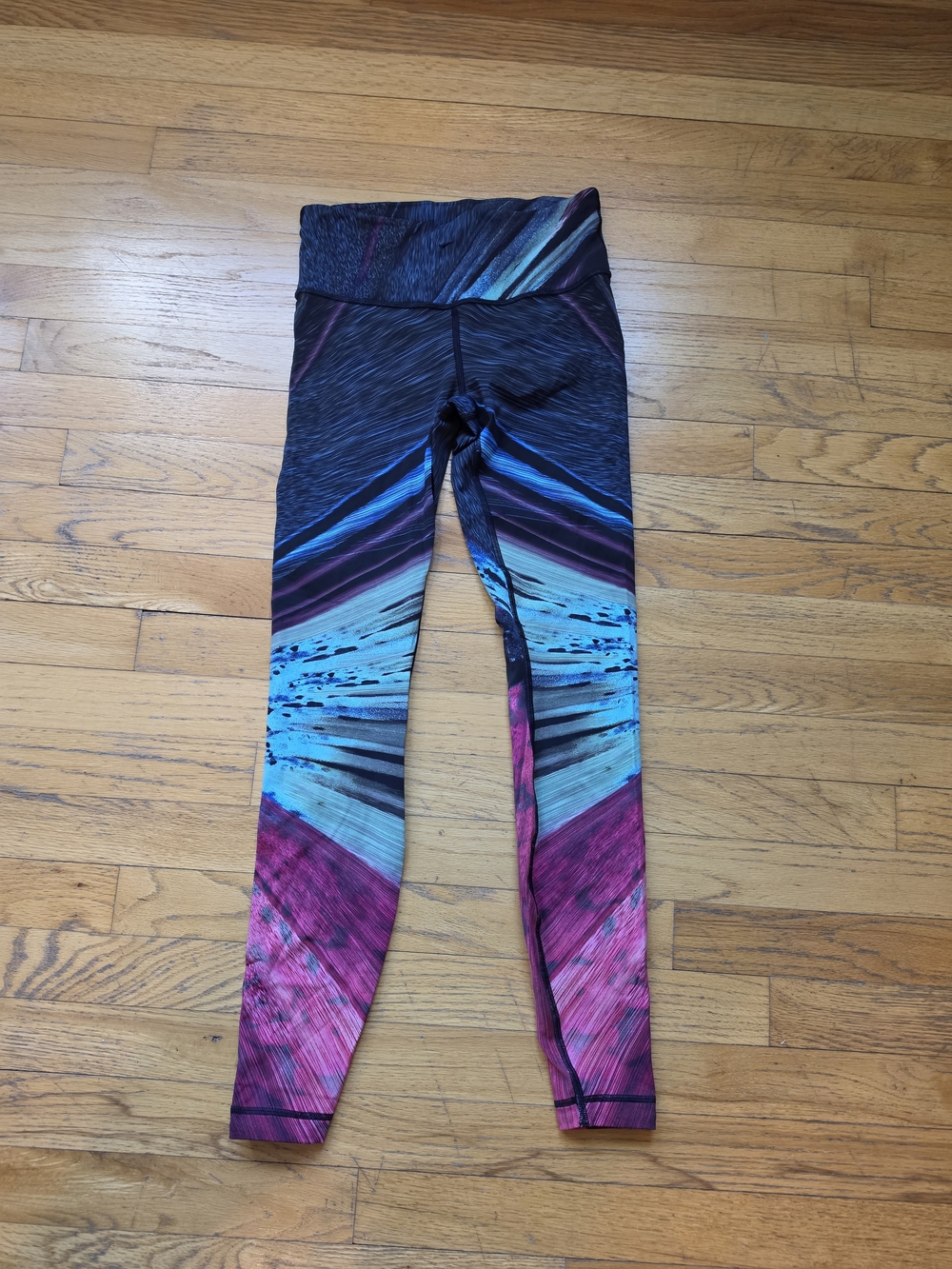 Lululemon Abstract Print Leggings Lux Material Black W/Blue, Teal & Magenta, Red